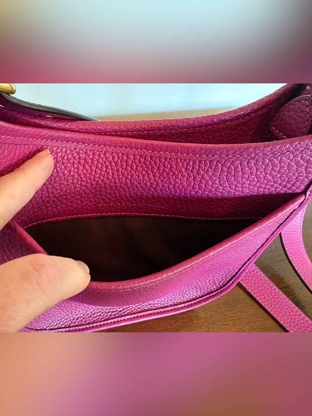 EUC Coach Emery Crossbody in pebbled leather - Picture 7 of 13